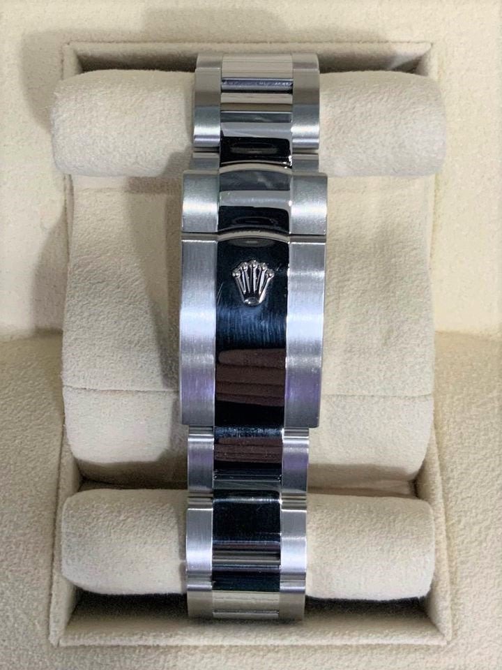 2021 Rolex Datejust 41mm 126300 Oyster Black Dial - Image 4
